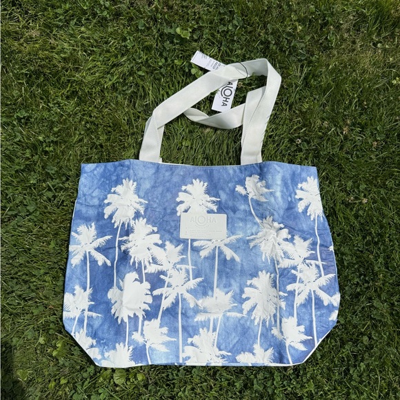 ALOHA Collection Coco Palms Day Tripper - Picture 2 of 10